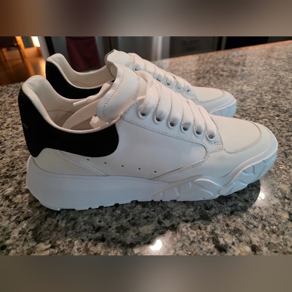 Alexander McQueen Court Leather Sneaker Size 7.5 NWOT - Picture 3 of 9